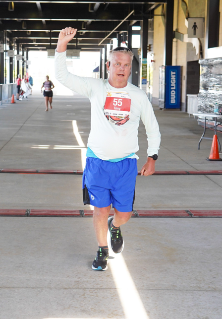 HandInAirMarathonFinish1